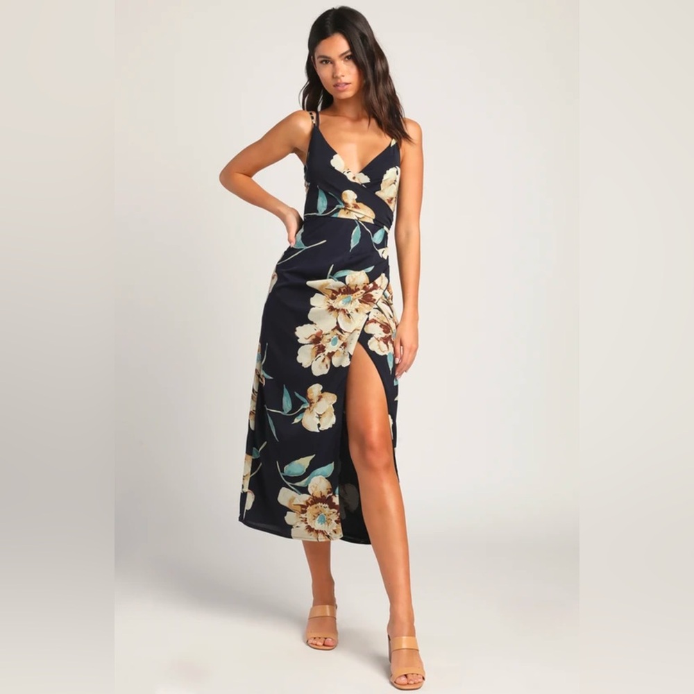 Lulus Draw You Close Navy Blue Floral Sleeveless Surplice Midi Dress Medium NWT